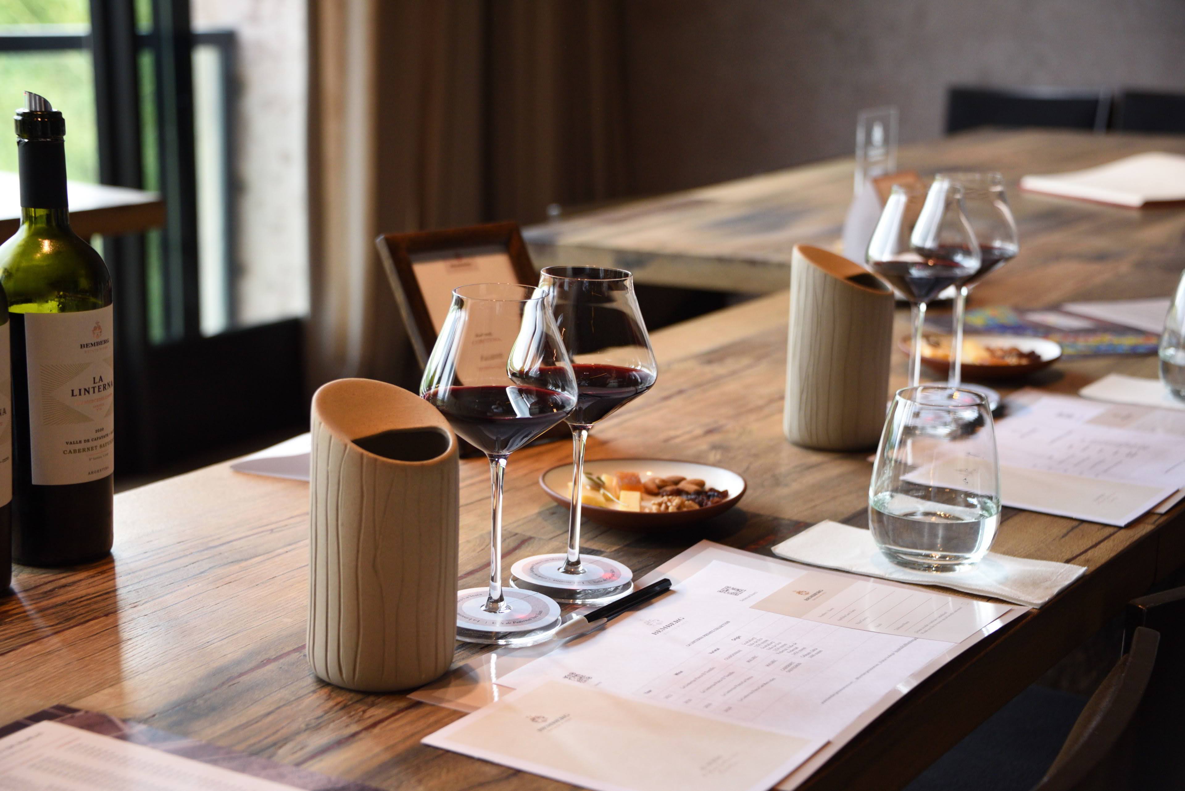 🍇 Sip Savvy: The Effortless Guide to Attending a Wine Tasting – How to Sip, Swirl, and Savor Like a Pro